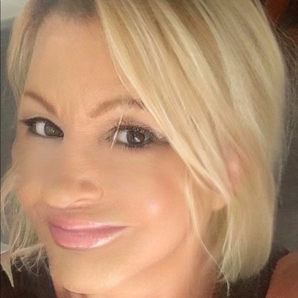 Meet your Posher, Jolene - Picture 6 of 7